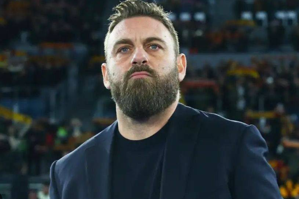 德羅西現任哪個球隊主帥？